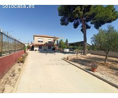 Chalet de dos alturas en Monóvar