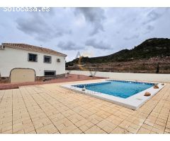 Fantástico Chalet con opcion de casa de invitados y Piscina
