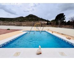 Fantástico Chalet con opcion de casa de invitados y Piscina