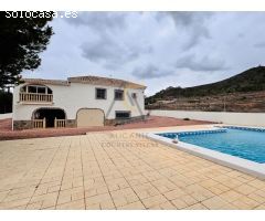 Fantástico Chalet con opcion de casa de invitados y Piscina