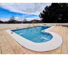 Fantástico Chalet con opcion de casa de invitados y Piscina