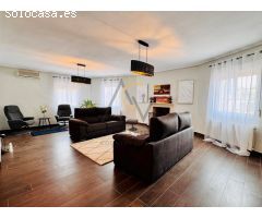 Fantástico Chalet con opcion de casa de invitados y Piscina