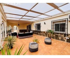 Fantástico Chalet con opcion de casa de invitados y Piscina