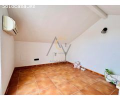 Fantástico Chalet con opcion de casa de invitados y Piscina