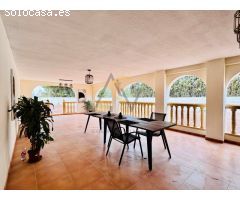Fantástico Chalet con opcion de casa de invitados y Piscina