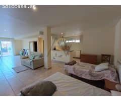 Fantástica Vivienda Unifamiliar con Piscina y Pista de Tenis