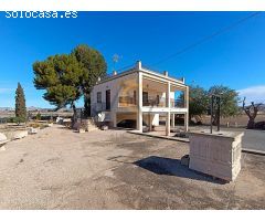 Finca en Venta con Amplia Casa y Excelentes Características en Aspe