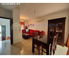 FABULOSO ADOSADO DE 4 DORMITORIOS CON PATIO, TERRAZA, SOLARIUM Y GARAJE