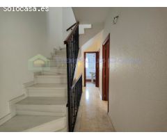 FABULOSO ADOSADO DE 4 DORMITORIOS CON PATIO, TERRAZA, SOLARIUM Y GARAJE