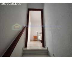 FABULOSO ADOSADO DE 4 DORMITORIOS CON PATIO, TERRAZA, SOLARIUM Y GARAJE