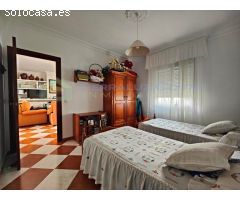 MAGNÍFICO PISO DE 3 DORMITORIOS , 2 BAÑOS, PATIO Y AZOTEA EN LEPE
