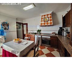 MAGNÍFICO PISO DE 3 DORMITORIOS , 2 BAÑOS, PATIO Y AZOTEA EN LEPE