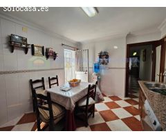MAGNÍFICO PISO DE 3 DORMITORIOS , 2 BAÑOS, PATIO Y AZOTEA EN LEPE