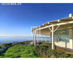 Restaurante en venta en primera línea de costa, Estepona