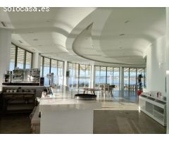 Restaurante en venta en primera línea de costa, Estepona