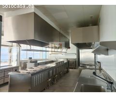Restaurante en venta en primera línea de costa, Estepona