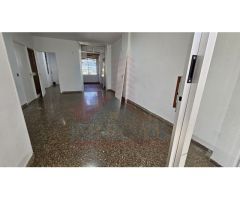 Piso de BANCO en venta en Sant-Montjuïc
