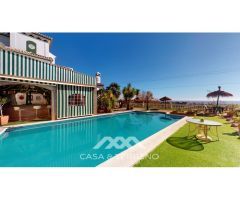 En venta: Villa con dos unidades residenciales y pista de tenis, Torrox Costa,