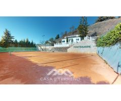 En venta: Villa con dos unidades residenciales y pista de tenis, Torrox Costa,