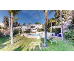Se vende: Villa con tres unidades residenciales, Caleta de Vélez, Málaga,