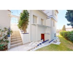 Se vende: Villa con tres unidades residenciales, Caleta de Vélez, Málaga,