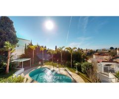 Se vende: Villa con tres unidades residenciales, Caleta de Vélez, Málaga,