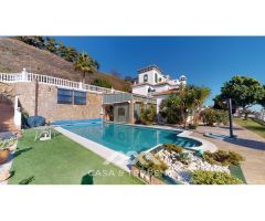 En venta: Villa con dos unidades residenciales y pista de tenis, Torrox Costa,