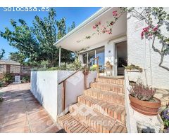 Se vende: Exclusiva villa en primera línea de playa en Almayate