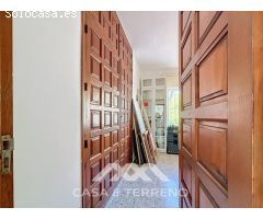 Se vende: Exclusiva villa en primera línea de playa en Almayate