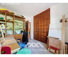 Se vende: Exclusiva villa en primera línea de playa en Almayate