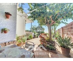 Se vende: Exclusiva villa en primera línea de playa en Almayate