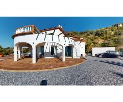 Se vende: exclusiva villa con impresionantes vistas panorámicas al mar y a las