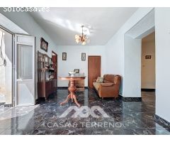 Se vende: Vida de pueblo con encanto - Casa espaciosa con terraza, patio y