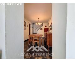 Se vende: Vida de pueblo con encanto - Casa espaciosa con terraza, patio y