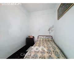 Se vende: Vida de pueblo con encanto - Casa espaciosa con terraza, patio y