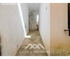 Se vende: Vida de pueblo con encanto - Casa espaciosa con terraza, patio y