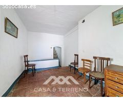 Se vende: Vida de pueblo con encanto - Casa espaciosa con terraza, patio y