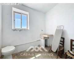 Se vende: Vida de pueblo con encanto - Casa espaciosa con terraza, patio y