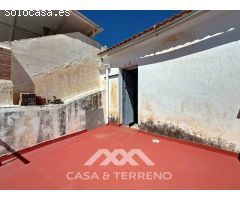 Se vende: Vida de pueblo con encanto - Casa espaciosa con terraza, patio y