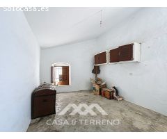 Se vende: Vida de pueblo con encanto - Casa espaciosa con terraza, patio y