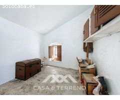 Se vende: Vida de pueblo con encanto - Casa espaciosa con terraza, patio y