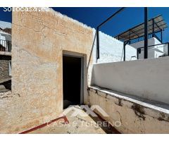 Se vende: Vida de pueblo con encanto - Casa espaciosa con terraza, patio y