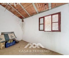 Se vende: Vida de pueblo con encanto - Casa espaciosa con terraza, patio y