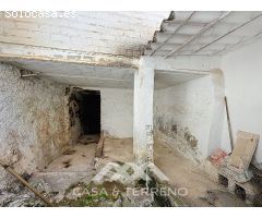 Se vende: Vida de pueblo con encanto - Casa espaciosa con terraza, patio y