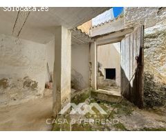 Se vende: Vida de pueblo con encanto - Casa espaciosa con terraza, patio y
