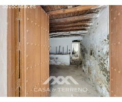 Se vende: Vida de pueblo con encanto - Casa espaciosa con terraza, patio y