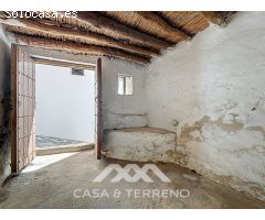 Se vende: Vida de pueblo con encanto - Casa espaciosa con terraza, patio y