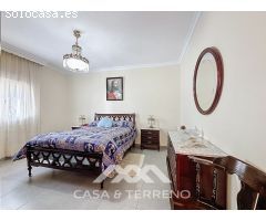 Se vende: Amplio Chalet a Poca Distancia del Centro de Cómpeta