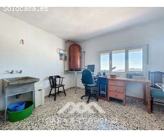 Se vende: Amplio Chalet a Poca Distancia del Centro de Cómpeta