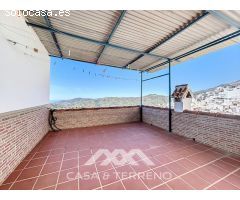 Se vende: Amplio Chalet a Poca Distancia del Centro de Cómpeta